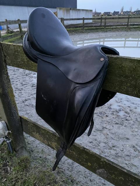 Sella da dressage Delgrange  17.5" - 2008