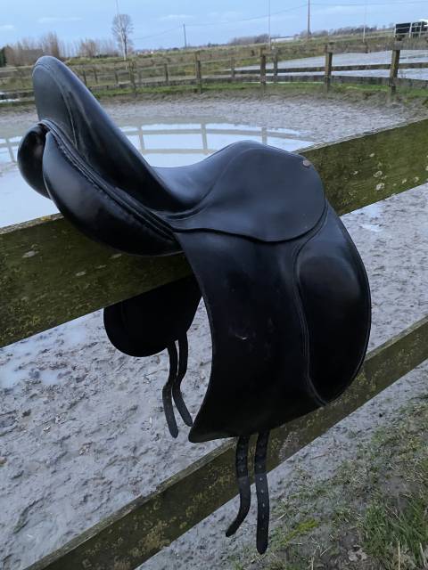 Sella da dressage Delgrange  17.5" - 2008