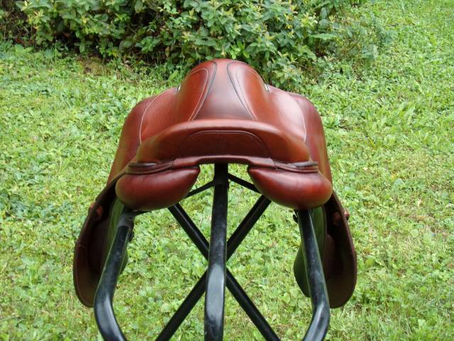 Sella da salto ostacoli CWD  17" - 2020