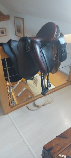 Sella da dressage Gaston Mercier  17.5" - 2016