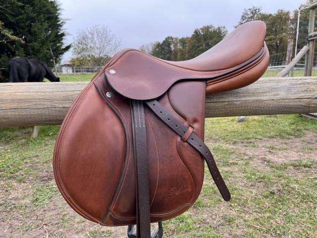 Sella da salto ostacoli Equipe  17" - 2023