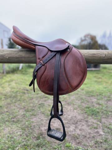 Sella da salto ostacoli Equipe  17" - 2023