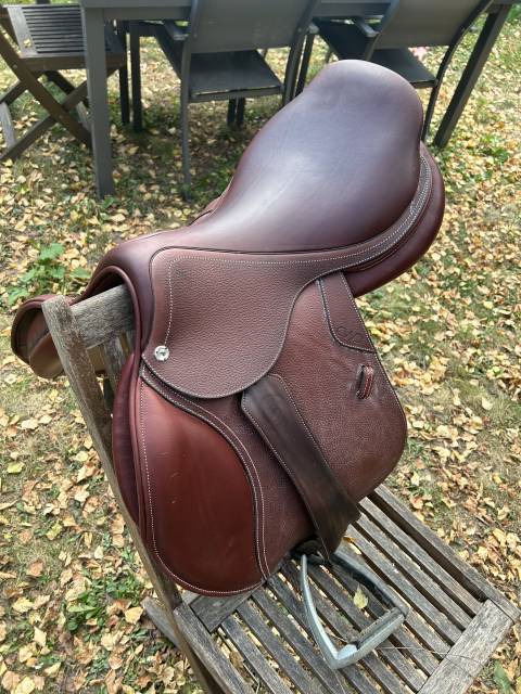 Sella da salto ostacoli CWD  17.5" - 2024