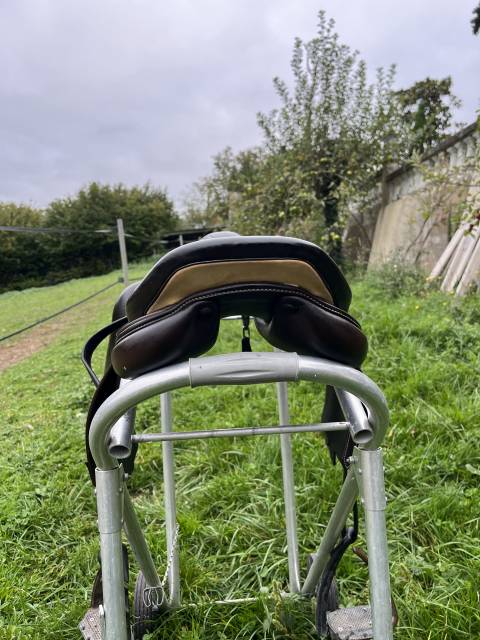 Sella da salto ostacoli Prestige Italia Triomphe  17" - 2015