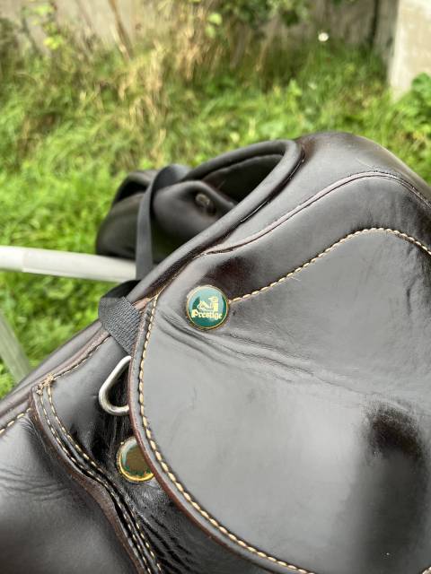 Sella da salto ostacoli Prestige Italia Triomphe  17" - 2015