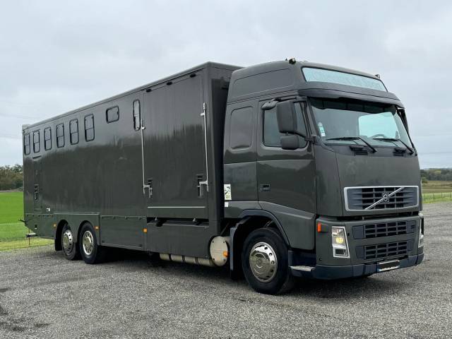 Camion per Cavalli MTM VOLVO 2006 Occasione