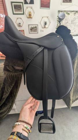 Sella da dressage Norton  17" - 2023