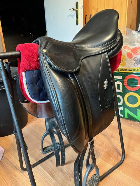 Sella da dressage Forestier  17.5" - 2010