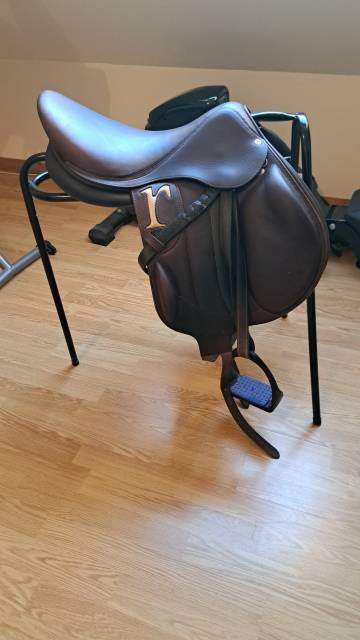 Sella da salto ostacoli Rebelle  17.5" - 2016