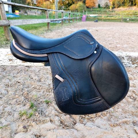 Sella da salto ostacoli Ikonic Evolution 17.5" - 2022