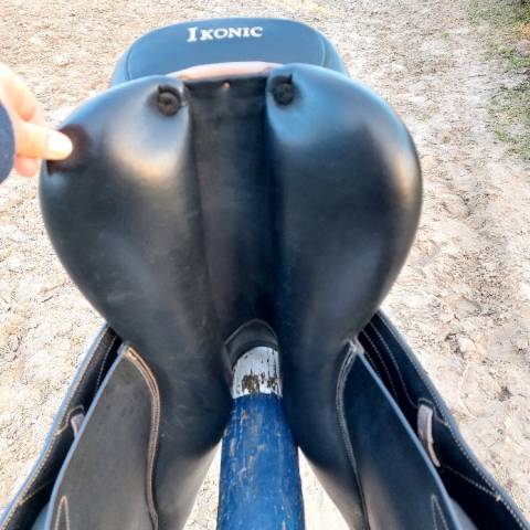 Sella da salto ostacoli Ikonic Evolution 17.5" - 2022
