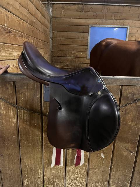 Sella da salto ostacoli Prestige Italia  17" - 2018