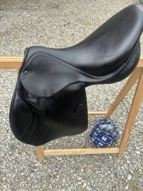 Sella da salto ostacoli Stubben  18" - 2019