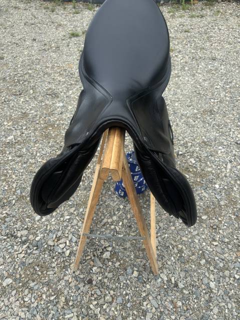 Sella da salto ostacoli Stubben  18" - 2019