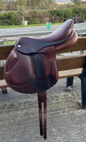 Sella da salto ostacoli Ikonic  17.5" - 2024