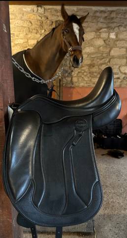 Sella da dressage Eric Thomas  17" - 2024