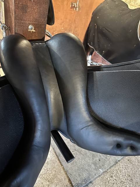 Sella da dressage Eric Thomas  17" - 2024