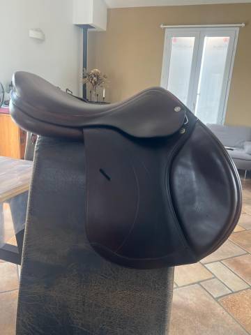 Sella da salto ostacoli Equipe  17.5" - 2018
