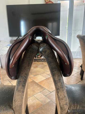 Sella da salto ostacoli Equipe  17.5" - 2018