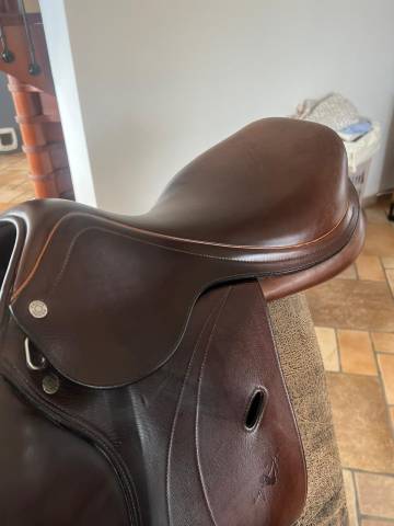 Sella da salto ostacoli Equipe  17.5" - 2018