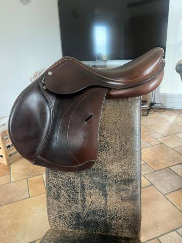 Sella da salto ostacoli Equipe  17.5" - 2018