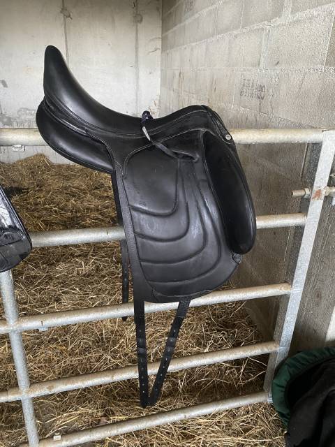 Sella da dressage Devoucoux  18" - 2022