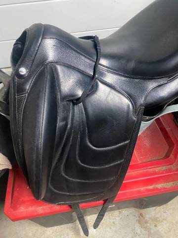 Sella da dressage Devoucoux  18" - 2022