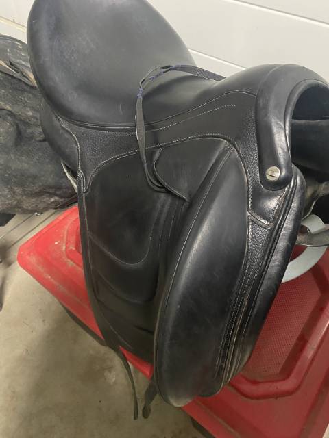 Sella da dressage Devoucoux  18" - 2022