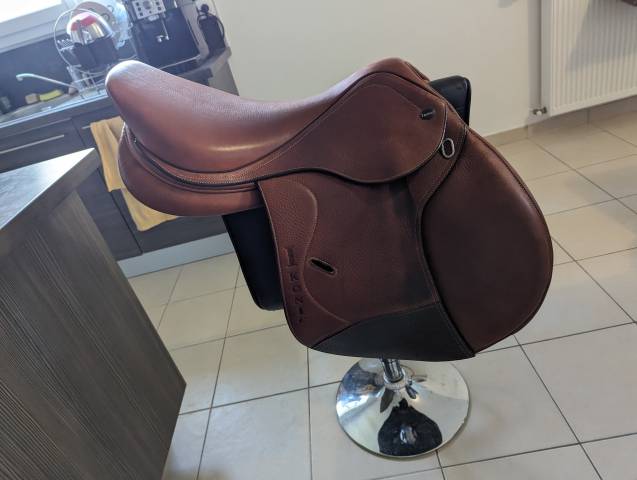 Sella da salto ostacoli Ikonic Selle CSO modèle jumping 17.5" - 2021