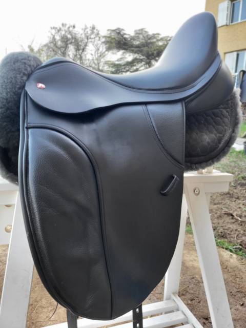 Sella da dressage Thorowgood   17.5" - 2021