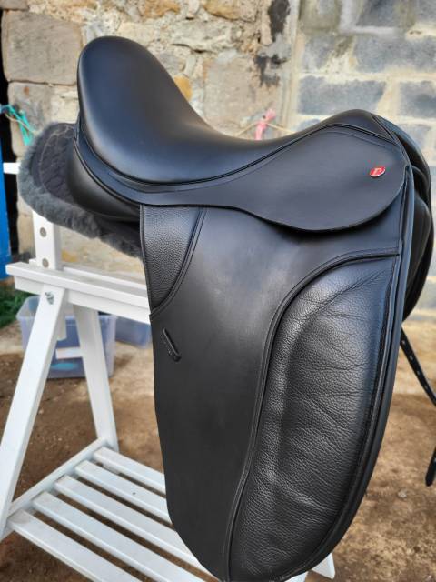 Sella da dressage Thorowgood   17.5" - 2021