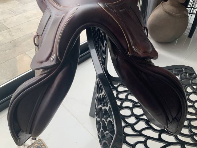 Sella da salto ostacoli CWD  17.5" - 2019