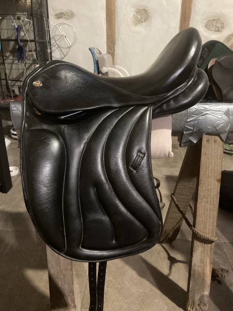 Sella da dressage Eric Thomas  17" - 2017