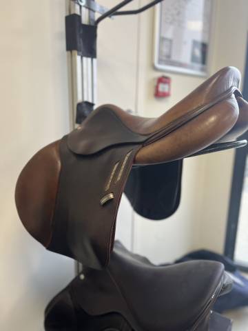 Sella da salto ostacoli Devoucoux  17" - 2013