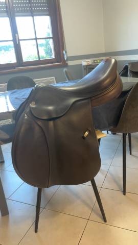 Sella da salto ostacoli Equipe  17" - 2015