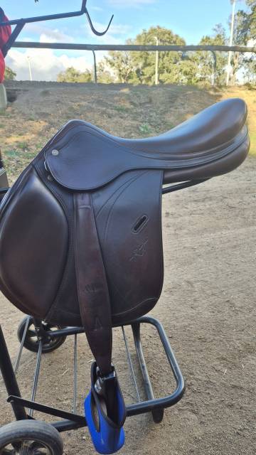 Sella da salto ostacoli Equipe  17.5" - 2022