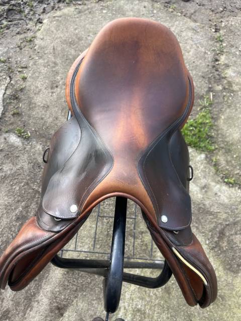 Sella da salto ostacoli Devoucoux Biarritz  17" - 2011