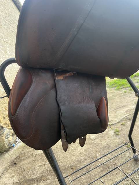 Sella da salto ostacoli Devoucoux Biarritz  17" - 2011