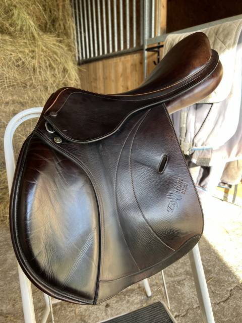 Sella da salto ostacoli Equipe  17" - 2013