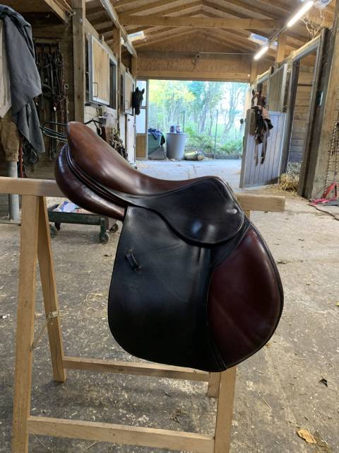 Sella da salto ostacoli CWD  17.5" - 2015