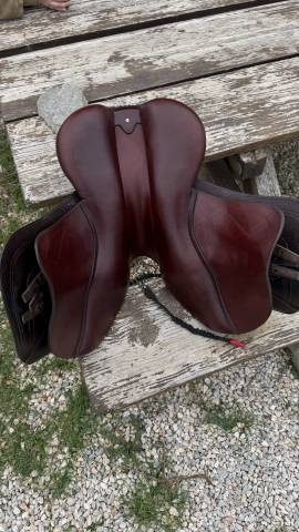 Sella da salto ostacoli CWD  17" - 2020