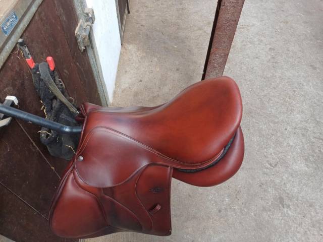 Sella da salto ostacoli Devoucoux  17.5" - 2022