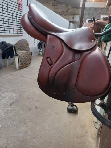 Sella da salto ostacoli Devoucoux  17.5" - 2022