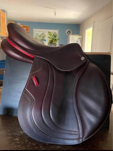 Sella da salto ostacoli CWD  17.5" - 2019