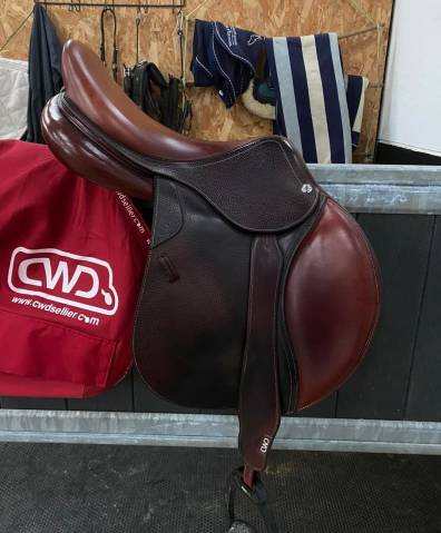 Sella da salto ostacoli CWD optim  17.5" - 2019