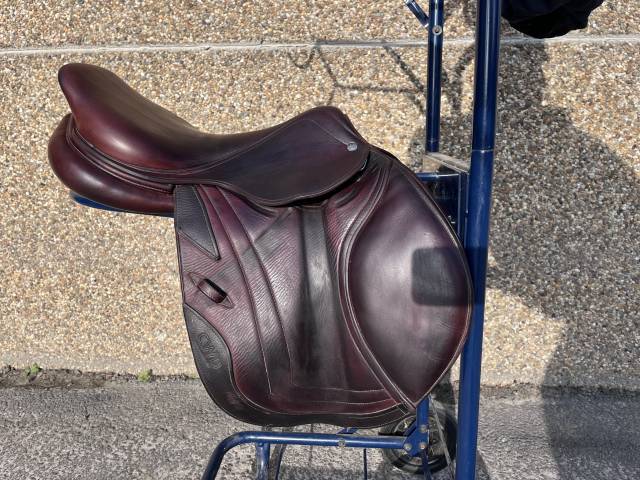 Sella da salto ostacoli CWD  17" - 2013