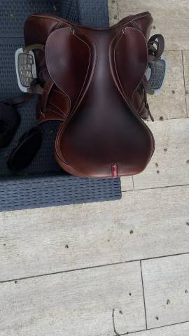 Sella da salto ostacoli Equipe  17" - 2018