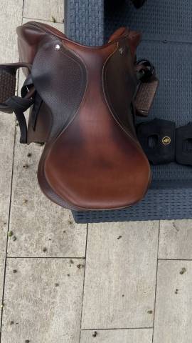 Sella da salto ostacoli Equipe  17" - 2018