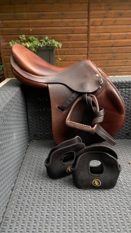 Sella da salto ostacoli Equipe  17" - 2018