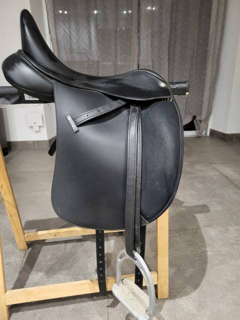 Sella da dressage Wintec  17" - 2018
